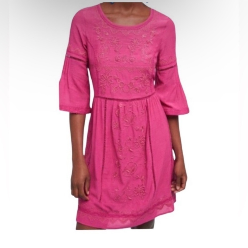 Anthropologie Akemi + Kin Fuchsia Embroidered Shift Dress